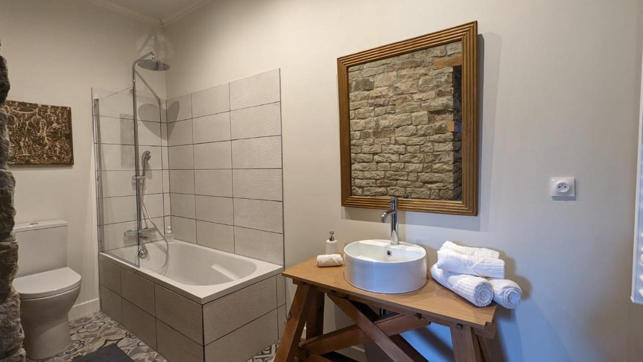 Manoir La Cerise Bed & Breakfast Fougerolles-Saint-Valbert ภายนอก รูปภาพ