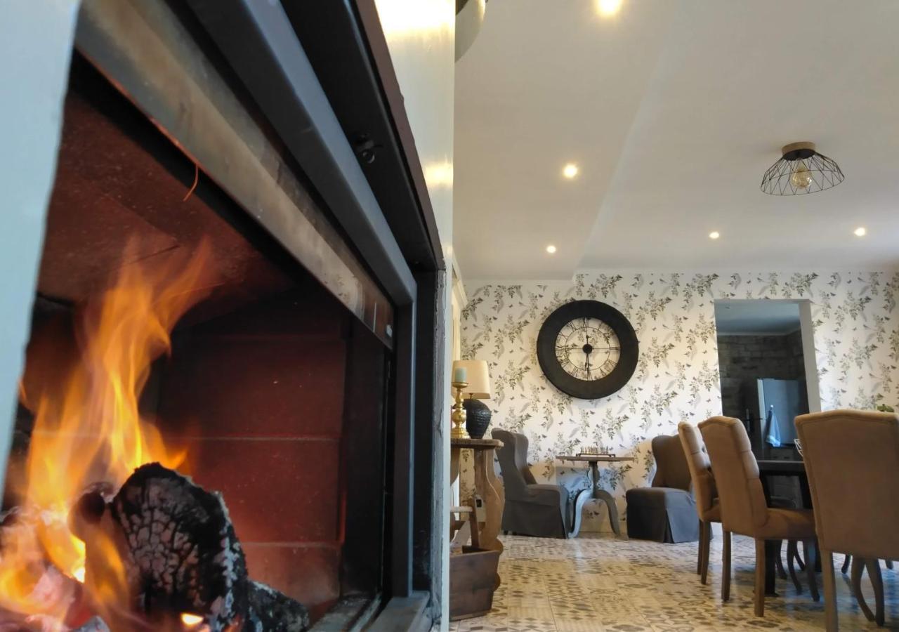 Manoir La Cerise Bed & Breakfast Fougerolles-Saint-Valbert ภายนอก รูปภาพ