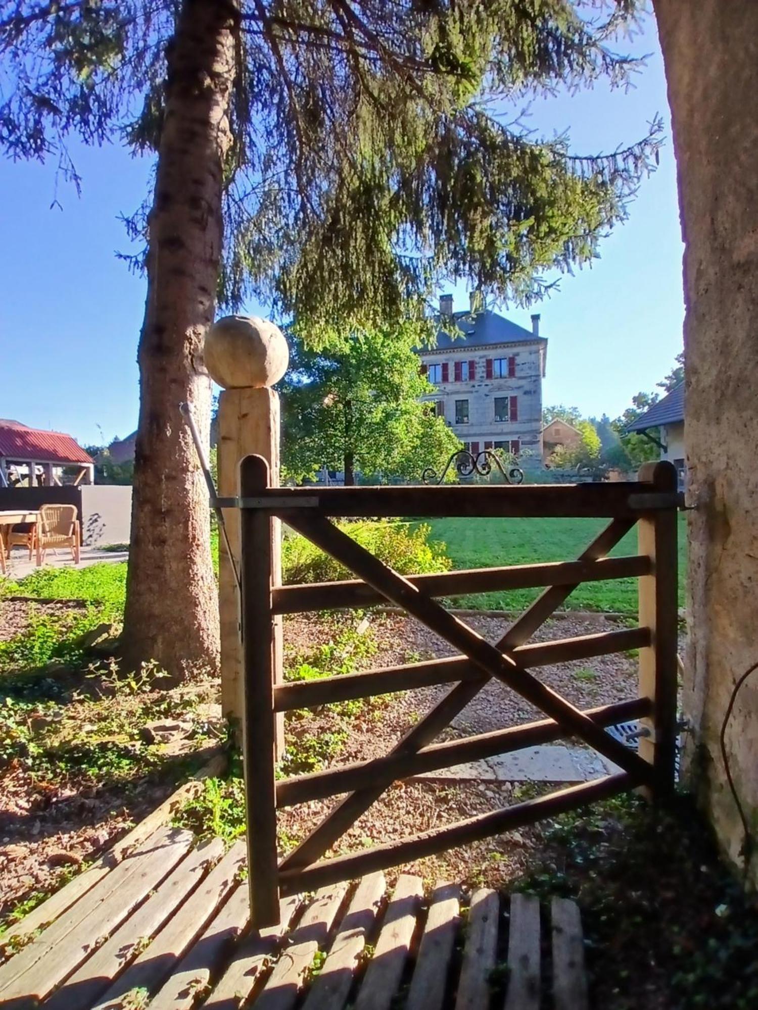Manoir La Cerise Bed & Breakfast Fougerolles-Saint-Valbert ภายนอก รูปภาพ